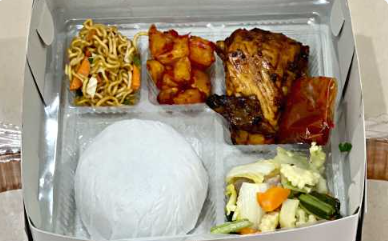 Nasi box Ayam Bakar Capcay