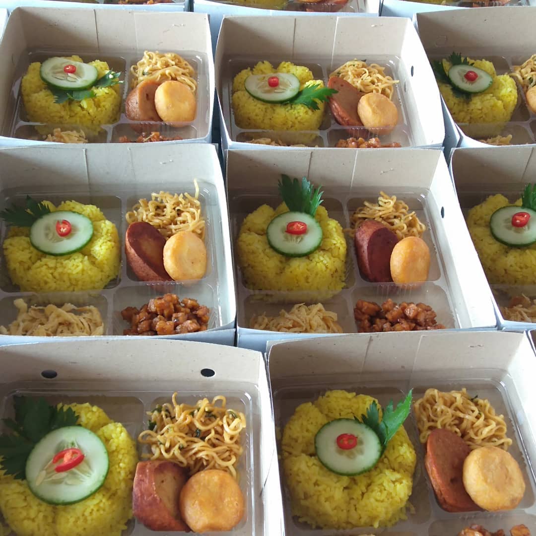 Nasi Kuning Box Rolade